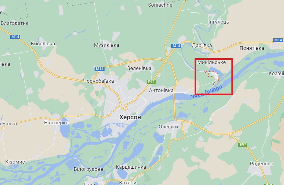 Россияне обстреляли село под Херсоном: есть раненые, среди них полицейский